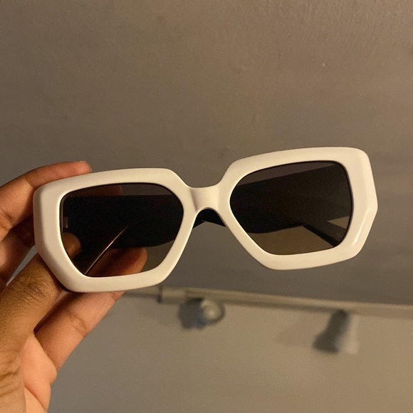 2022 Gucci Glasses - Picture 2 of 5